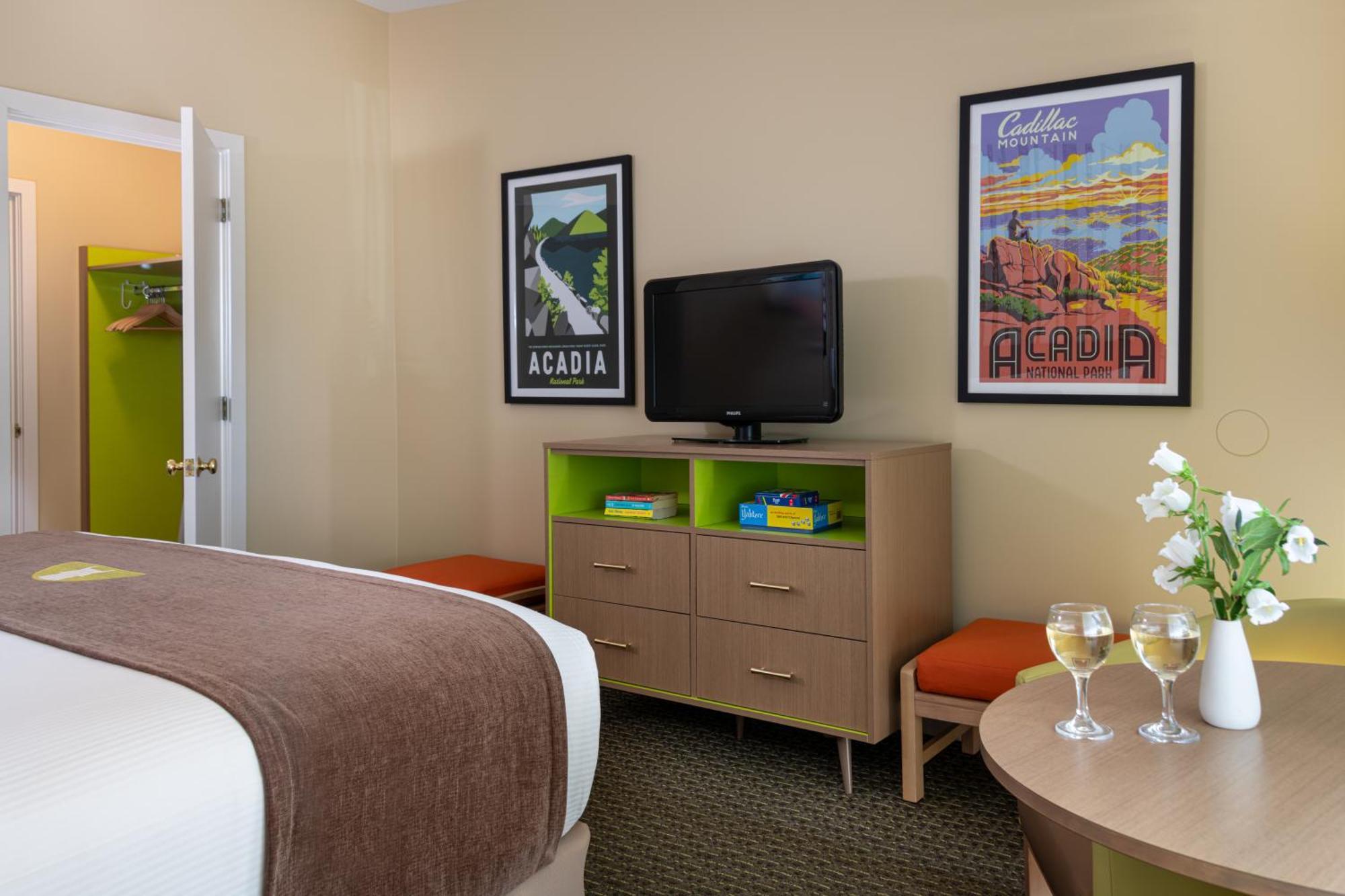 Family Room,1667437845:JPEG
